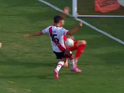 volvieron los audios del var: por que la mano de campi no fue penal para river volvieron los audios del var: por que la mano de campi no fue penal para river