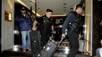 allanan el departamento de de vido y la quinta que posee en la localidad de zarate allanan el departamento de de vido y la quinta que posee en la localidad de zarate