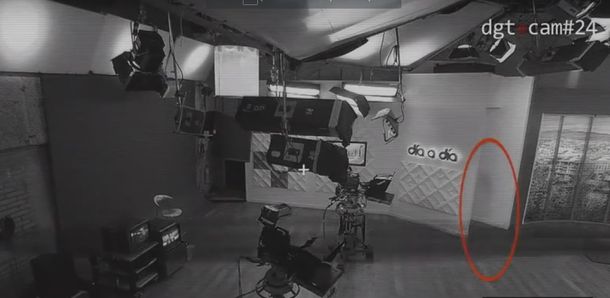 ¿Es un fantasma? Una extraña imagen es capturada por cámaras de seguridad