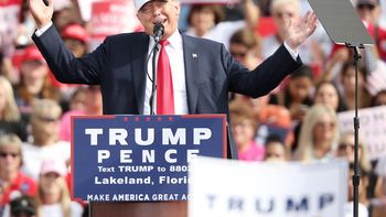 Trump está más complicado por cuatro testimonios de mujeres que lo acusan de abuso sexual Trump está más complicado por cuatro testimonios de mujeres que lo acusan de abuso sexual