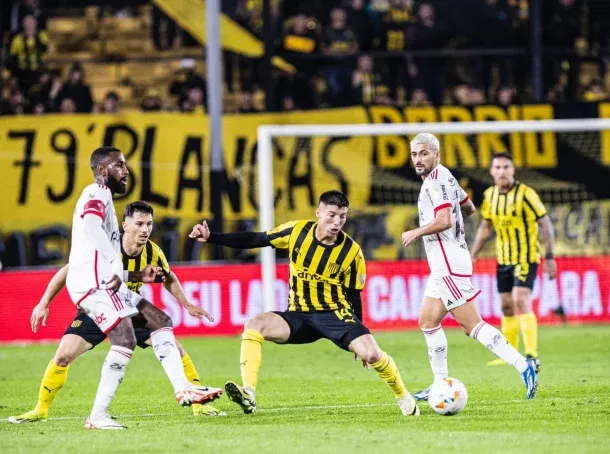 Copa Libertadores: Peñarol defendió el triunfo del Maracaná, eliminó a Flamengo y es semifinalista