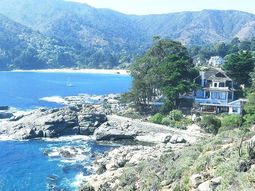 El pueblo costero con arena blanca y agua trasparente que enamora