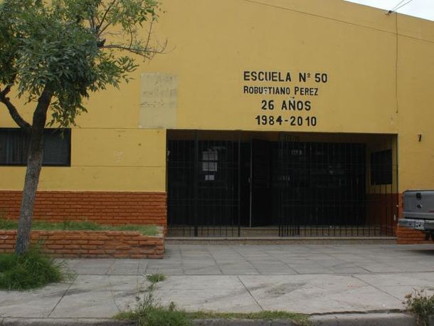 Brutal agresión en Solano: dos docentes y una auxiliar fueron atacados por la mamá de una alumna