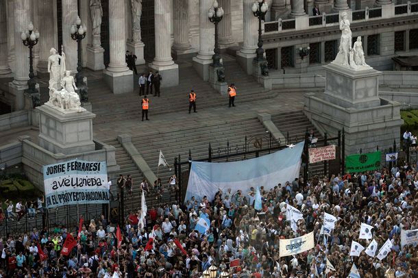 Conovocan a una nueva marcha contra las políticas de Macri