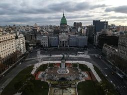 El Congreso, la plaza y avenida Rivadavia&nbsp;durante la cuarentena en la Ciudad