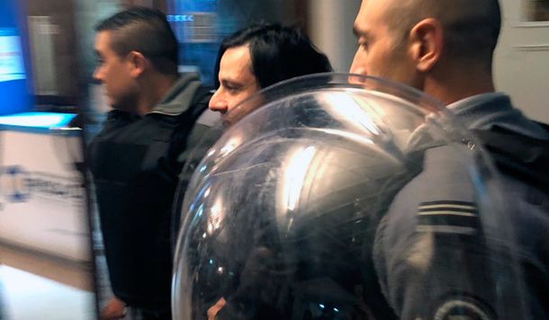 Así ingresaba Cristian Aldana a Tribunales