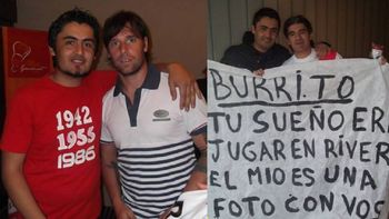 Toto González, el docente hincha de River, con Cavenaghi y el Burrito Ortega Toto González, el docente hincha de River, con Cavenaghi y el Burrito Ortega