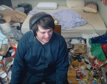 Hace 14 años que no limpia su cuarto y se volvió viral