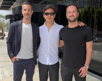 Paulo Dybala junto a su nuevo representante.