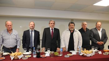 mas de 30 sindicalistas apoyan a anibal mas de 30 sindicalistas apoyan a anibal