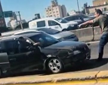 Insólito hecho sobre la General Paz: un policía detuvo un auto con cuatro personas que tenían millones