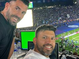 El mal momento del Kun y Tévez en la final de la Champions