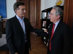 un ex presidente de colombia, con macri y massa un ex presidente de colombia, con macri y massa