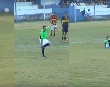 El árbitro se cayó y tambaleó durante gran parte del encuentro