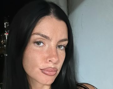 A qué famosa se parece Daniela Iker, la morocha hincha de Boca que coqueteó con Nico Lucaces en La Bombonera