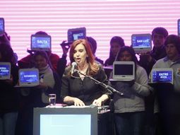 la presidente entrego la netbook 2 millones en la apertura de tecnopolis la presidente entrego la netbook 2 millones en la apertura de tecnopolis