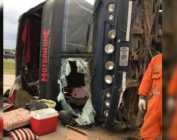 Volcó el micro de una banda que volvía de tocar en el Cosquín Rock: hay 5 heridos