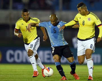 Uruguay dio el golpe y goleó a Colombia en el Centenario