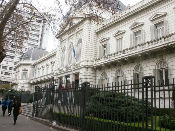 Para ahorrar, jueces de la Provincia tendrán que apagar computadoras