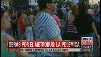 vecinos marcharon para detener las obras del metrobus