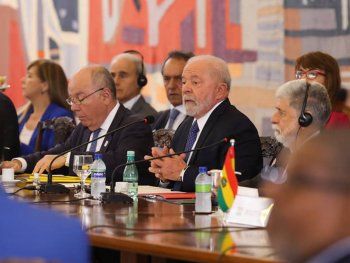 Lula propuso revivir la Unasur y trabajar para abandonar el dólar en el comercio regional
