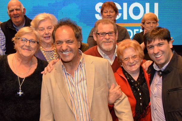 Scioli pidió el voto de los indecisos porque la Argentina  necesita ir a lo seguro