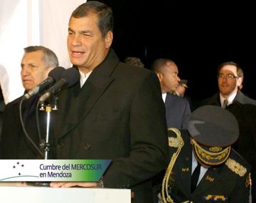 El presidente Rafael Correa al llegar a Mendoza