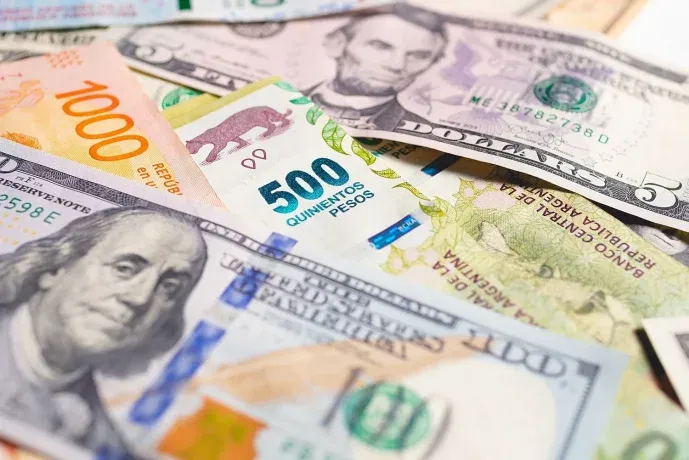 El dólar blue rompe un nuevo récord en Argentina y podría impactar en las vacaciones de invierno