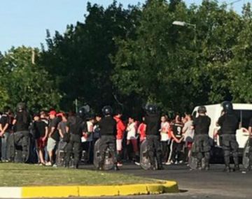 Al menos 200 barrabravas de River no pudieron llegar al estadio