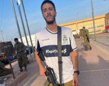El argentino en Israel que combate con la camiseta de Messi y la de Gimnasia