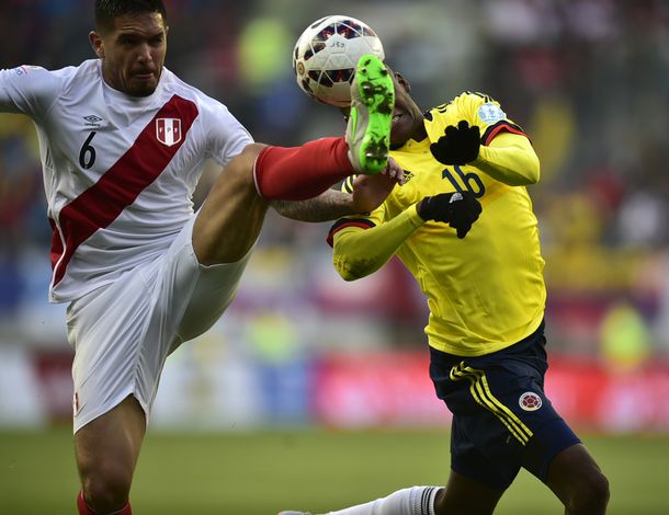 Perú igualó con Colombia y se clasificó a cuartos