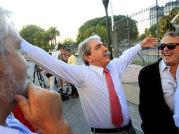 fan ricotero: anibal cito a los redondos para explicar el paro por ganancias fan ricotero: anibal cito a los redondos para explicar el paro por ganancias