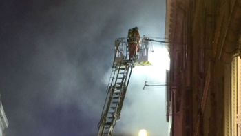 investigan si fue intencional el incendio de un edificio en francia que dejo tres muertos