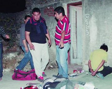 La contactó en un programa radial y la mantuvo cautiva cinco días