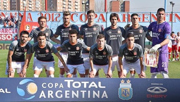 Preocupación por un jugador titular de Estudiantes: está internado con meningitis