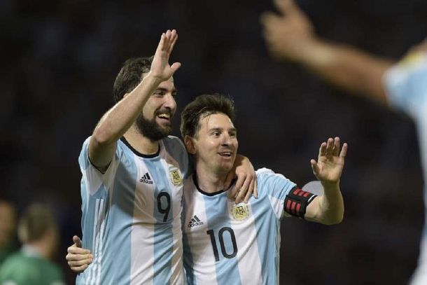 Messi y varios más: ¿qué goleadores rompieron records con su Selección?