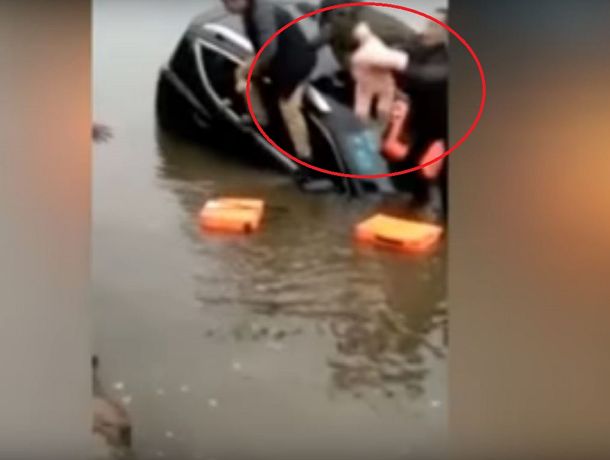 Situació extrema: tuvo que tirar a su bebé para salvarlo