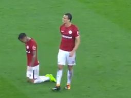 El jugador de 27 años, de rodillas en agradecimiento