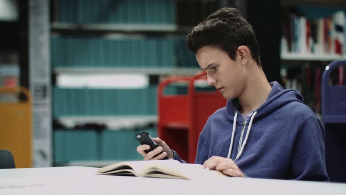 La <b>Inteligencia Artificial</b> revela cuáles serán los idiomas del futuro para conseguir empleo thumbnail