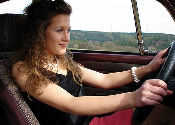 Las mujeres al volante, ¿son mejores que los hombres?