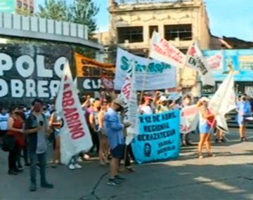 Corte en Puente Pueyrredón: trabajadores piden que se les paguen los sueldos
