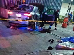 El auto que atropelló y mató cuatro personas en puerta de hospital IMSS. El auto que atropelló y mató cuatro personas en puerta de hospital IMSS.