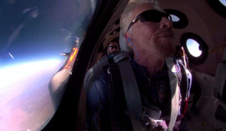 Quién es el multimillonario que aterrizó en su propia nave luego de viajar al espacio