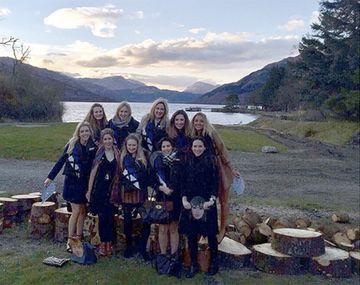 Despedida de solteras de terror: el escalofriante detalle que descubrieron en una foto