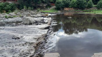 cordoba: un turista se tiro al rio, se golpeo la cabeza contra una piedra y murio