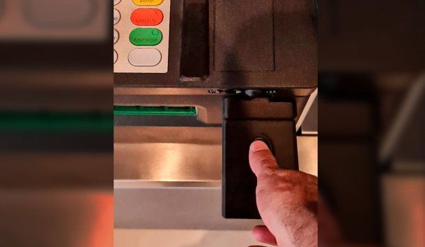 Bancos: seguirá vigente la posibilidad de operar los cajeros automáticos con tarjetas y códigos de seguridad