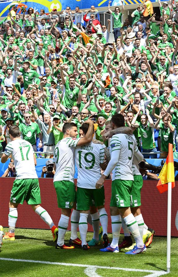 Francia se lo dio vuelta a Irlanda y se clasificó a los cuartos de la Eurocopa