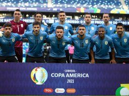 La FIFA le pidió a Uruguay que retire de su escudo las dos estrellas olímpicas