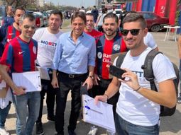 directivos e hinchas echaron a moretti del palco de san lorenzo en pleno partido directivos e hinchas echaron a moretti del palco de san lorenzo en pleno partido