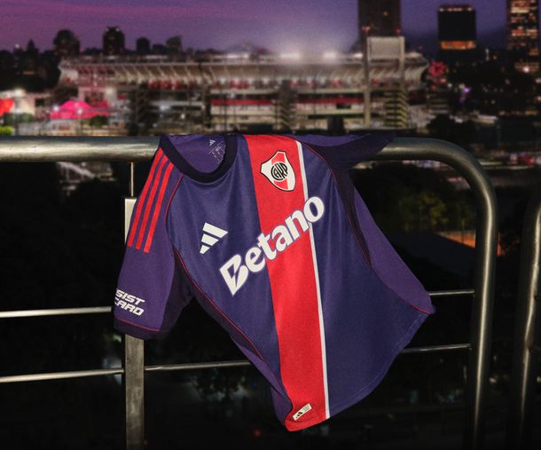 River presentó su nueva camiseta violeta: cuánto sale, dónde comprarla y qué día se estrena